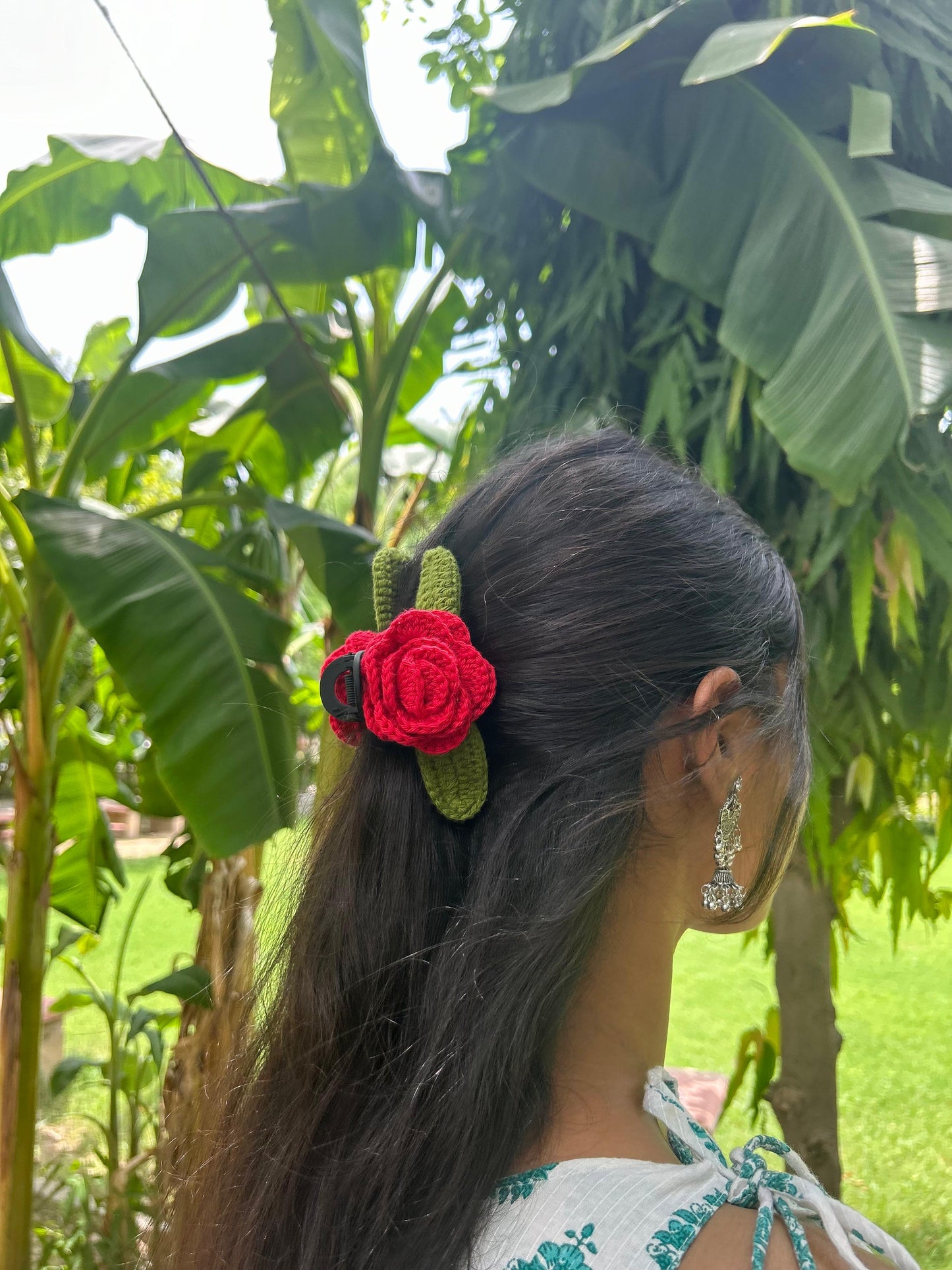 Gulabo Saaz (rose caw clip)