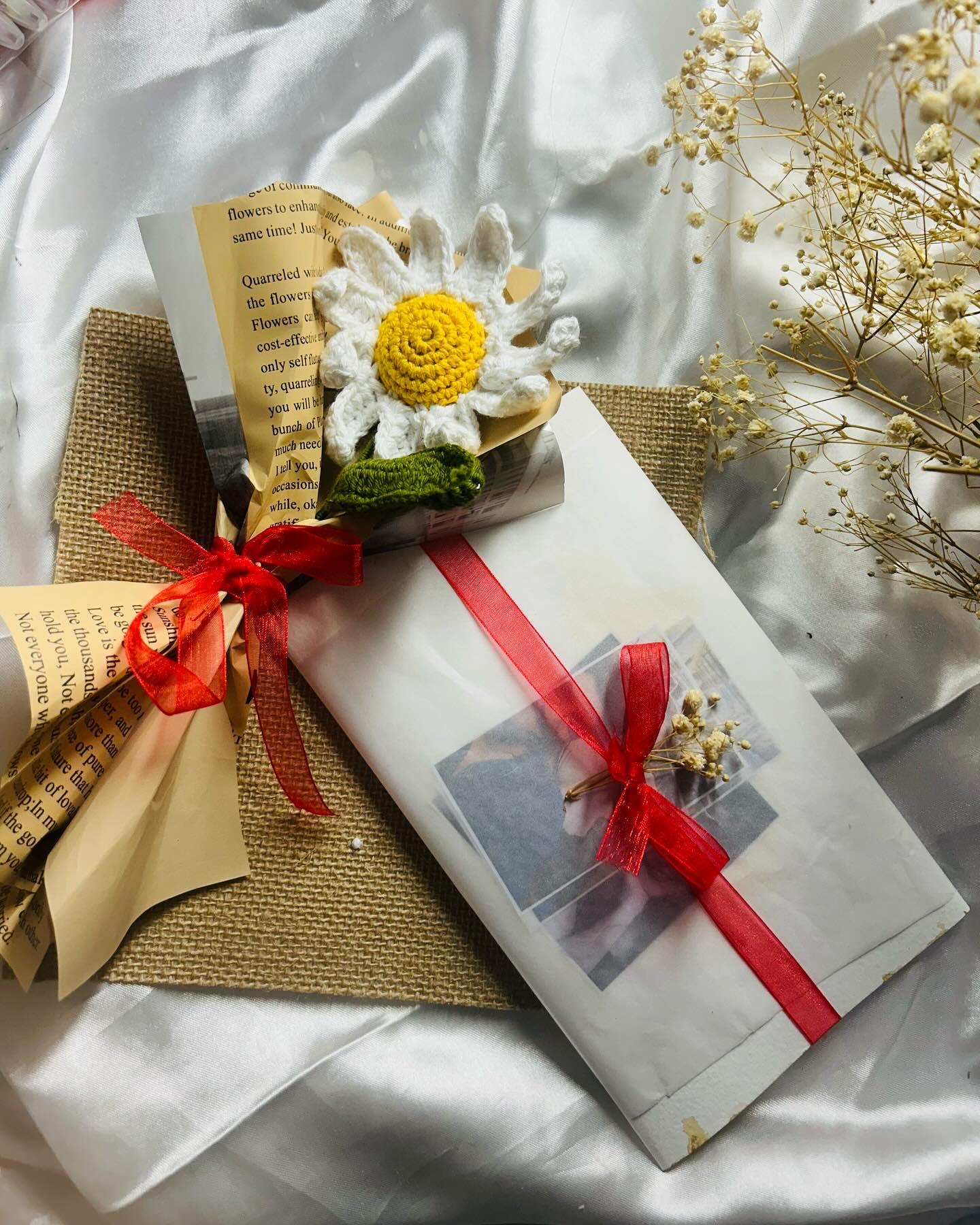 " LOVE BLOOMS" - Crochet Daisy & handwritten letter set